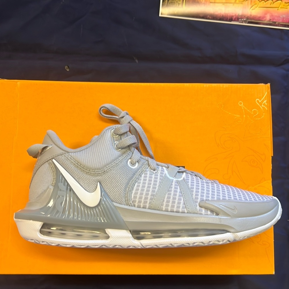 Brand new mens Lebron James Witness VII sneakers in grey and white
